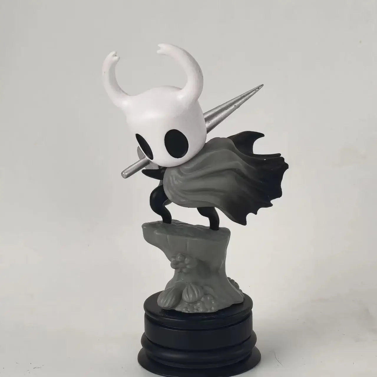 Aixlan Hollow Knight Figure – 11cm PVC Collectible Toy Gift