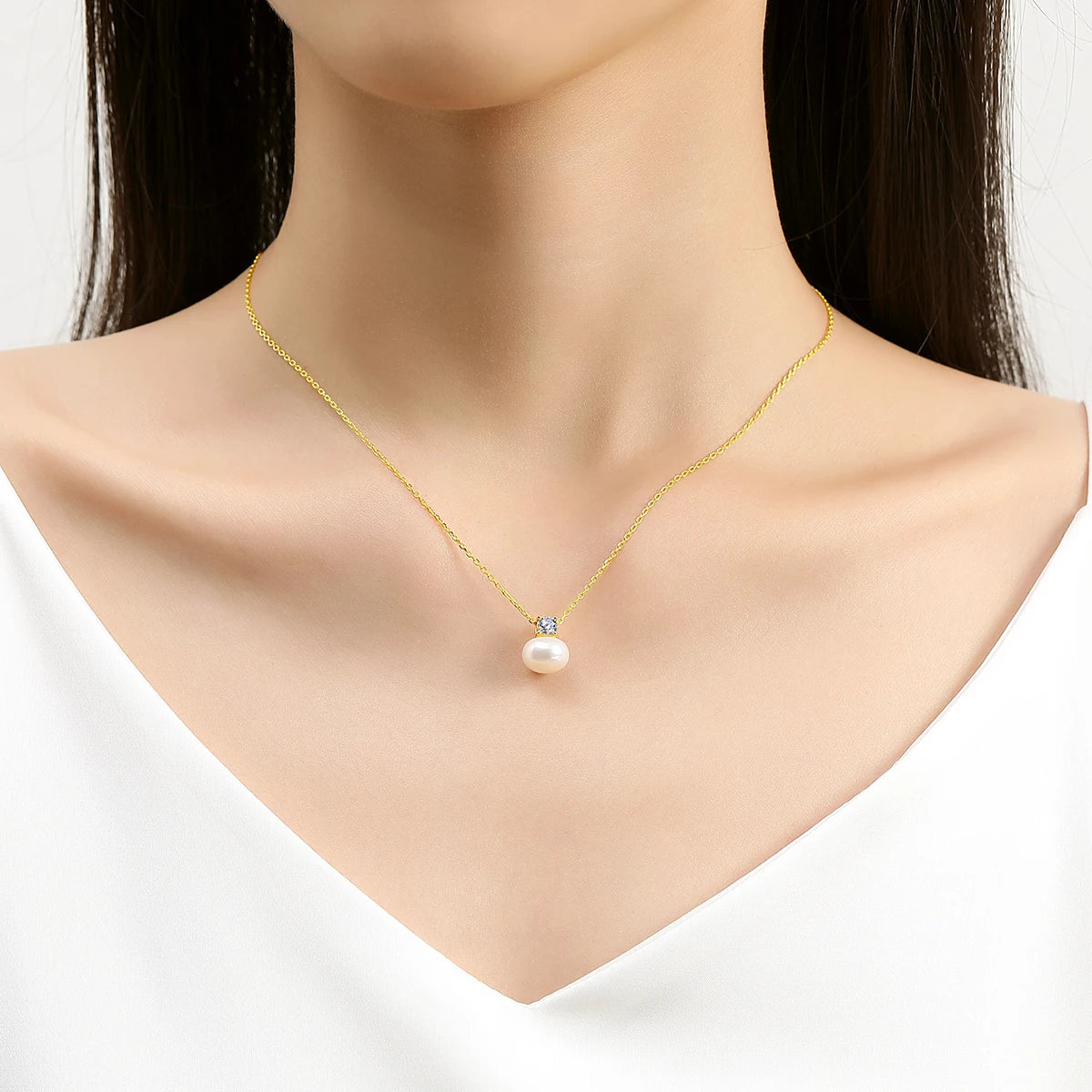 18K Gold Pearl Necklace with Moissanite Stone – Luxury Pendant