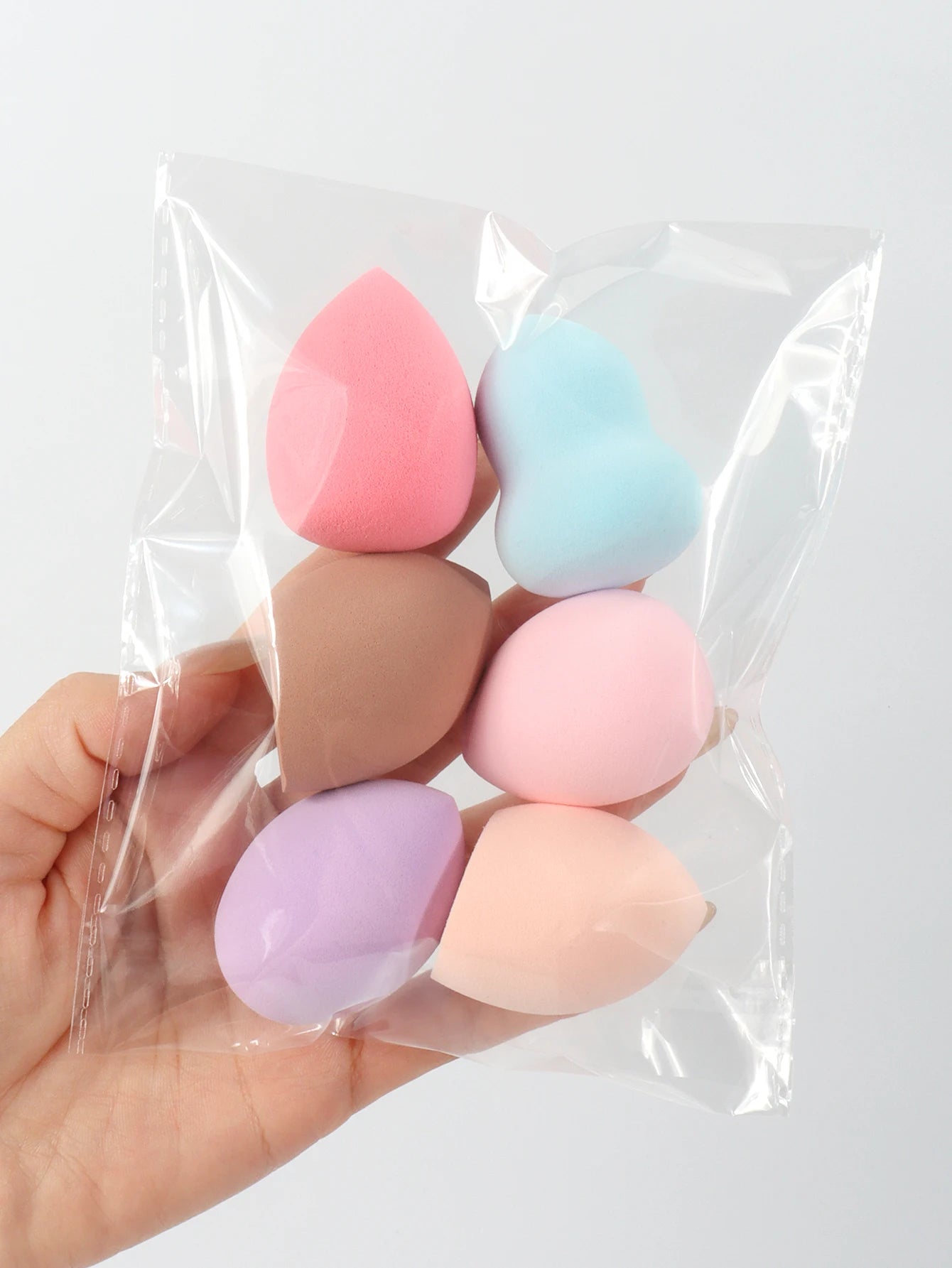 Medium Beauty Sponges – 6–60pcs Random Colors & Shapes for Makeup
