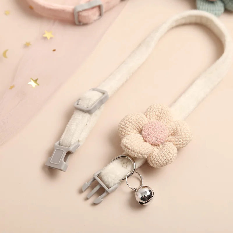 Adjustable Cat Collar with Bell – Cute Flower Design for Small Pets