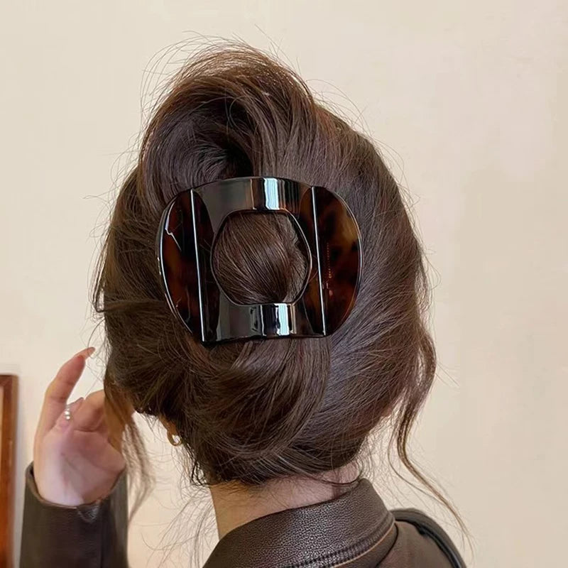 Acetic Acid Hair Clip – Simple Spring Spoon Clip for Women