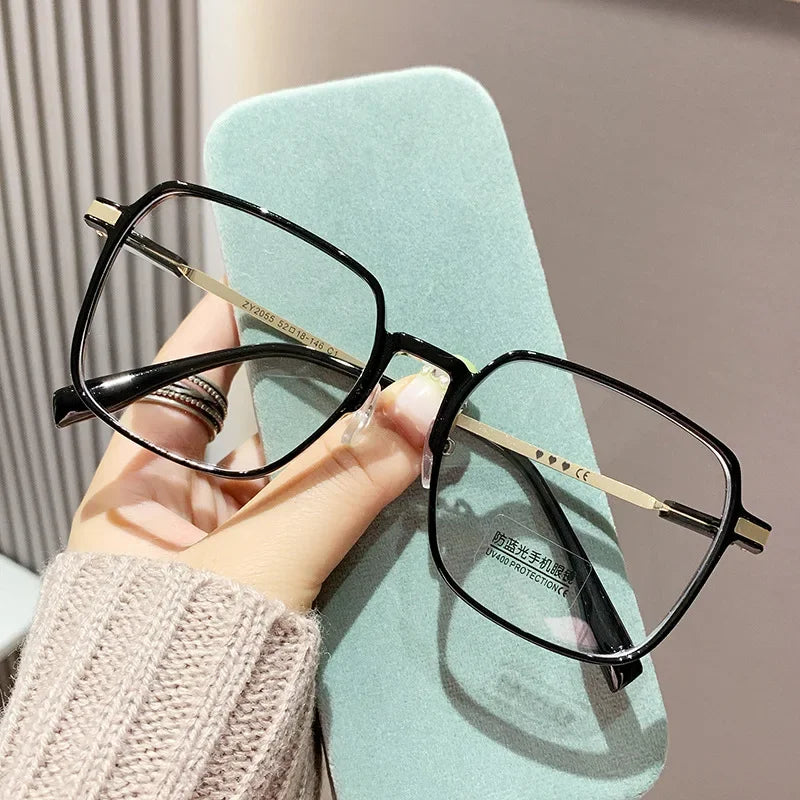 Trendy Anti-Blue Light Reading Glasses – HD Unisex Eyewear