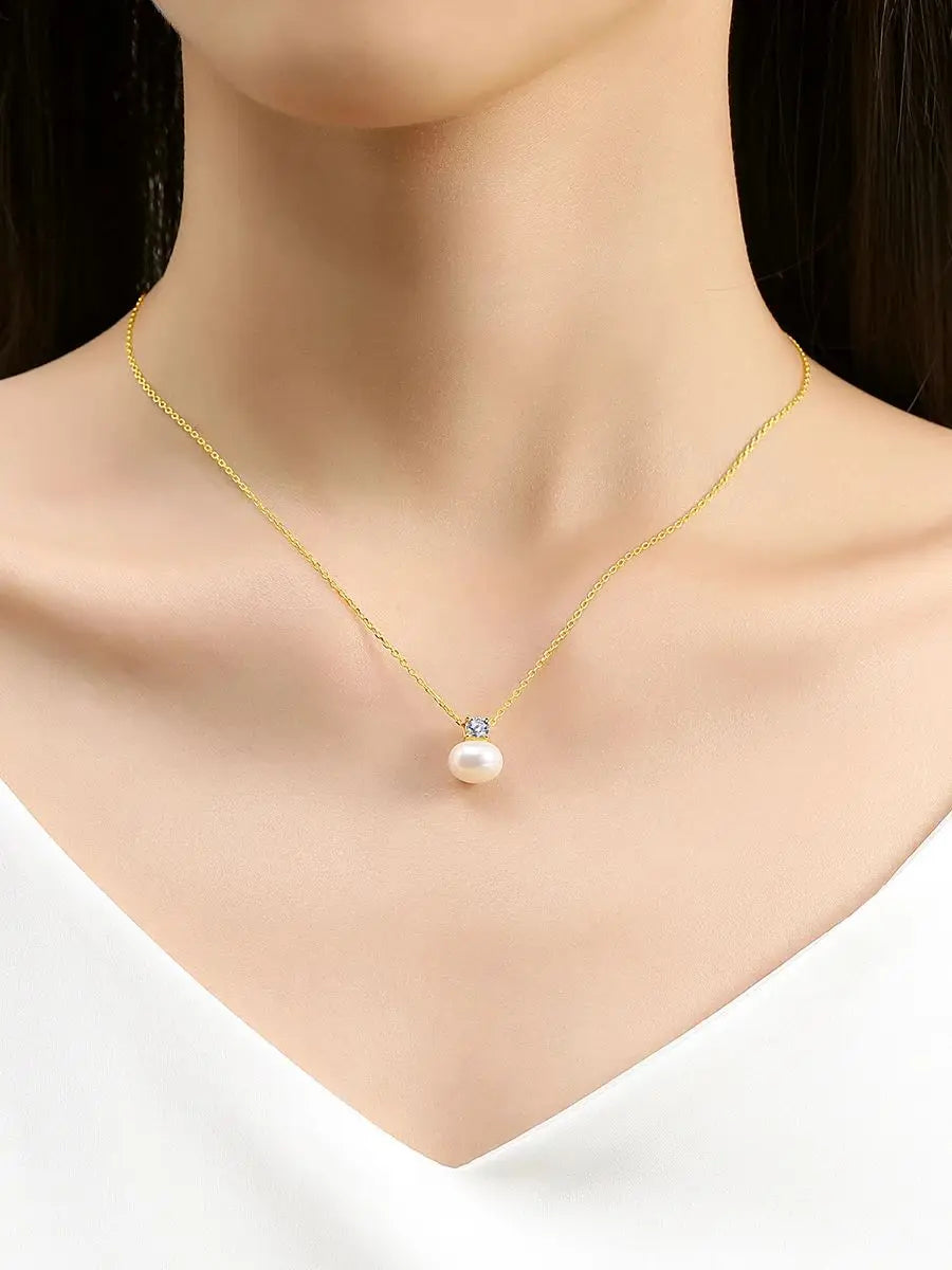 18K Gold Pearl Necklace with Moissanite Stone – Luxury Pendant