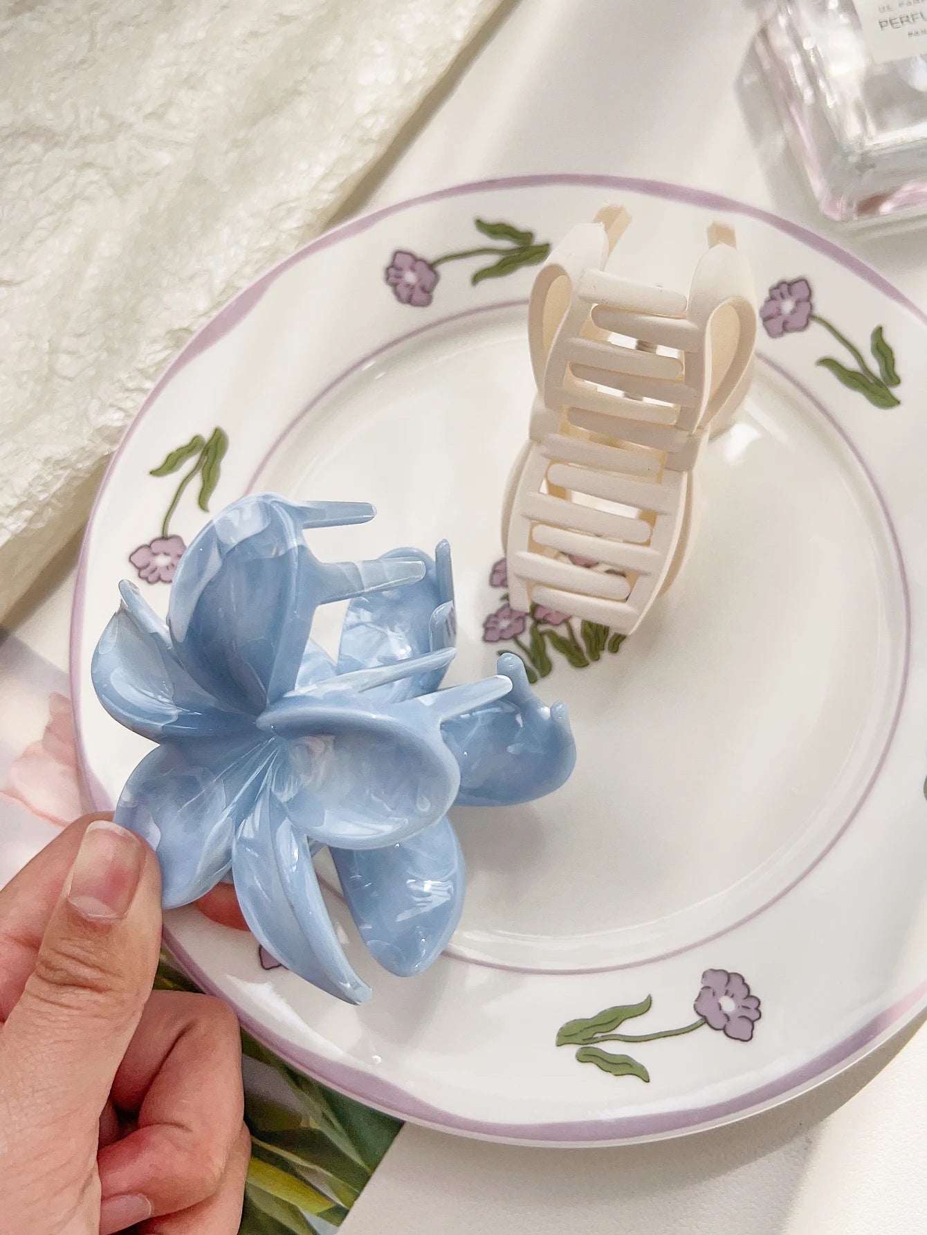 2 Pcs Marble Flower Hair Claw Clips – Cute Beach Hair Accessories