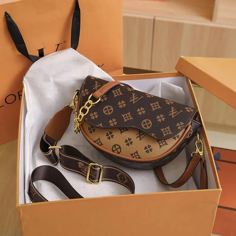 Trendy crossbody saddle handbag in faux leather texture